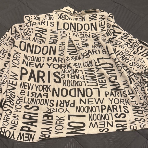 Chic Black and White Graphic Women's Blouse - Picture 4 of 4